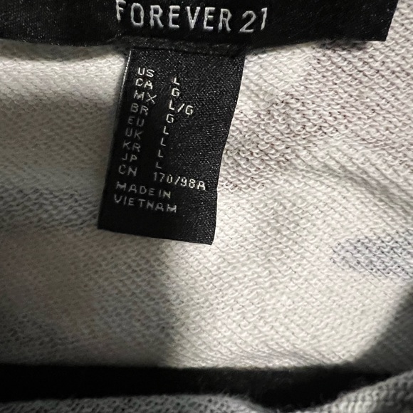 Forever 21 | Cropped Long-Sleeve Tee | Raw Cut | L - Picture 3 of 4